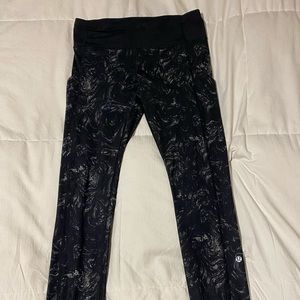 Black patterned lulu lemon leggings